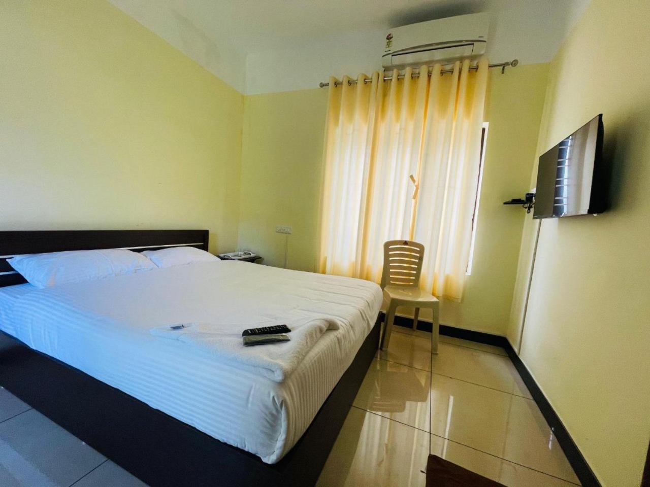 Akr Residency Hotel Kazhakuttam Exterior photo